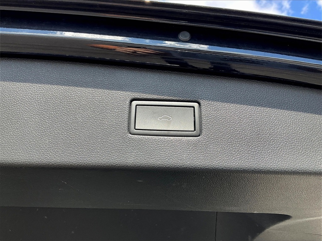 2022 Volkswagen Tiguan 2.0T SE - Photo 36