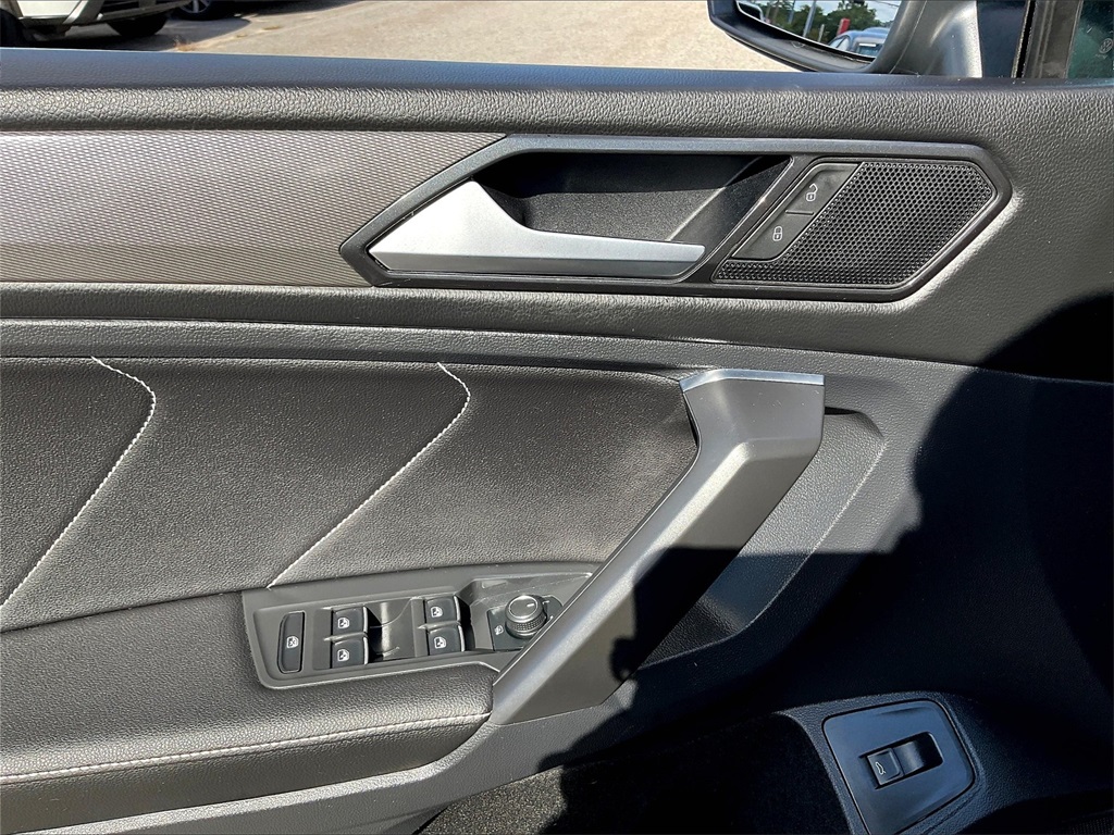 2022 Volkswagen Tiguan 2.0T SE - Photo 38