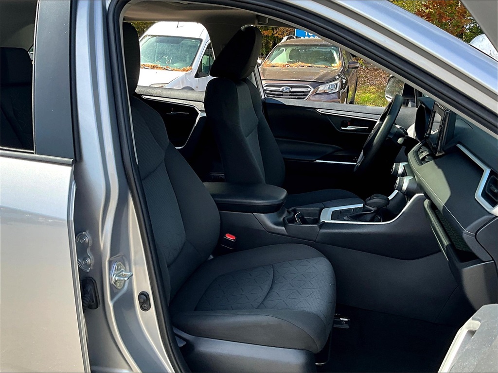 2021 Toyota RAV4 XLE - Photo 11