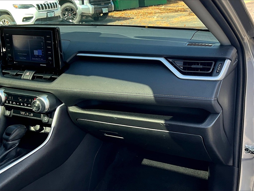 2021 Toyota RAV4 XLE - Photo 13