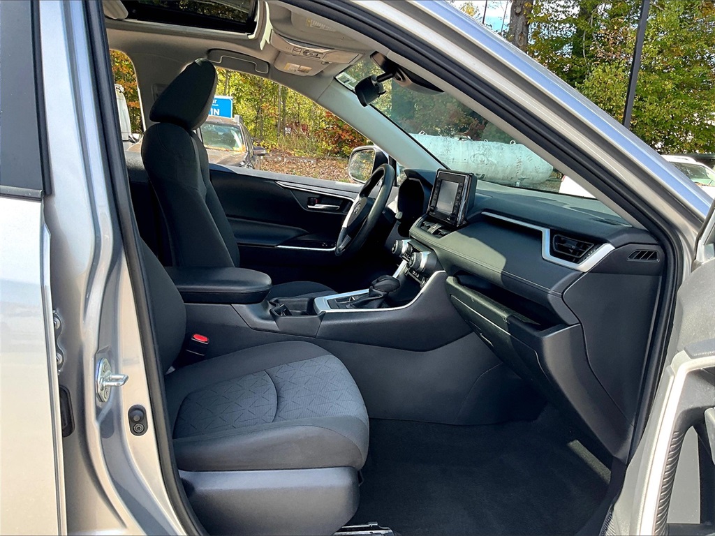 2021 Toyota RAV4 XLE - Photo 14