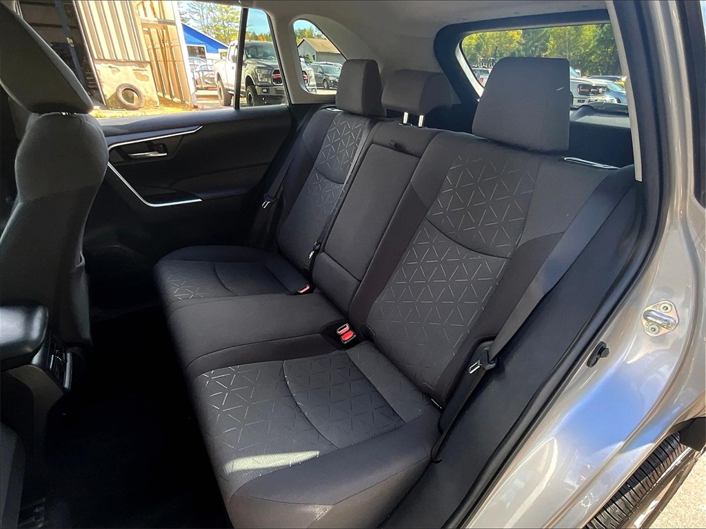 2021 Toyota RAV4 XLE - Photo 15
