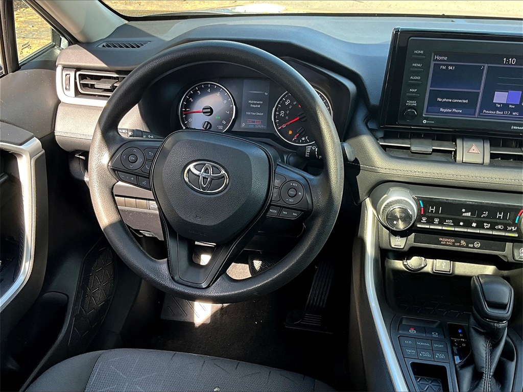 2021 Toyota RAV4 XLE - Photo 17