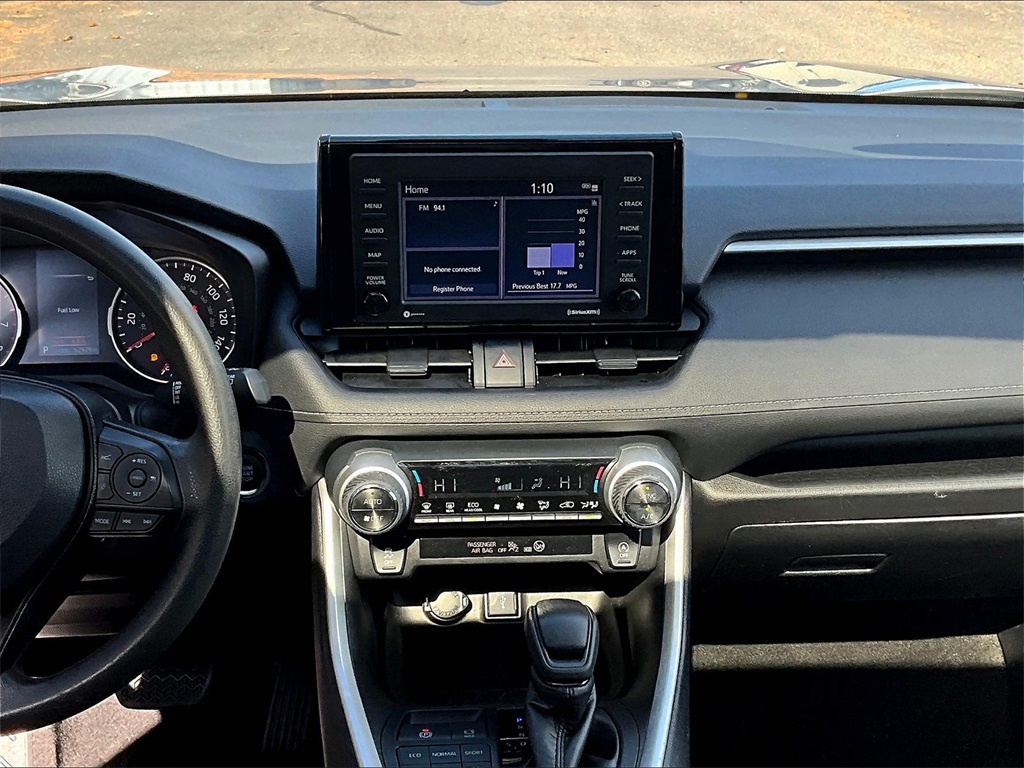 2021 Toyota RAV4 XLE - Photo 18