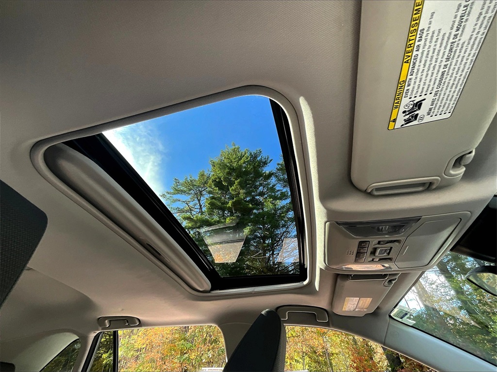 2021 Toyota RAV4 XLE - Photo 22