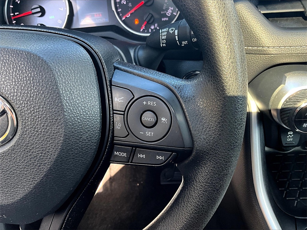 2021 Toyota RAV4 XLE - Photo 24