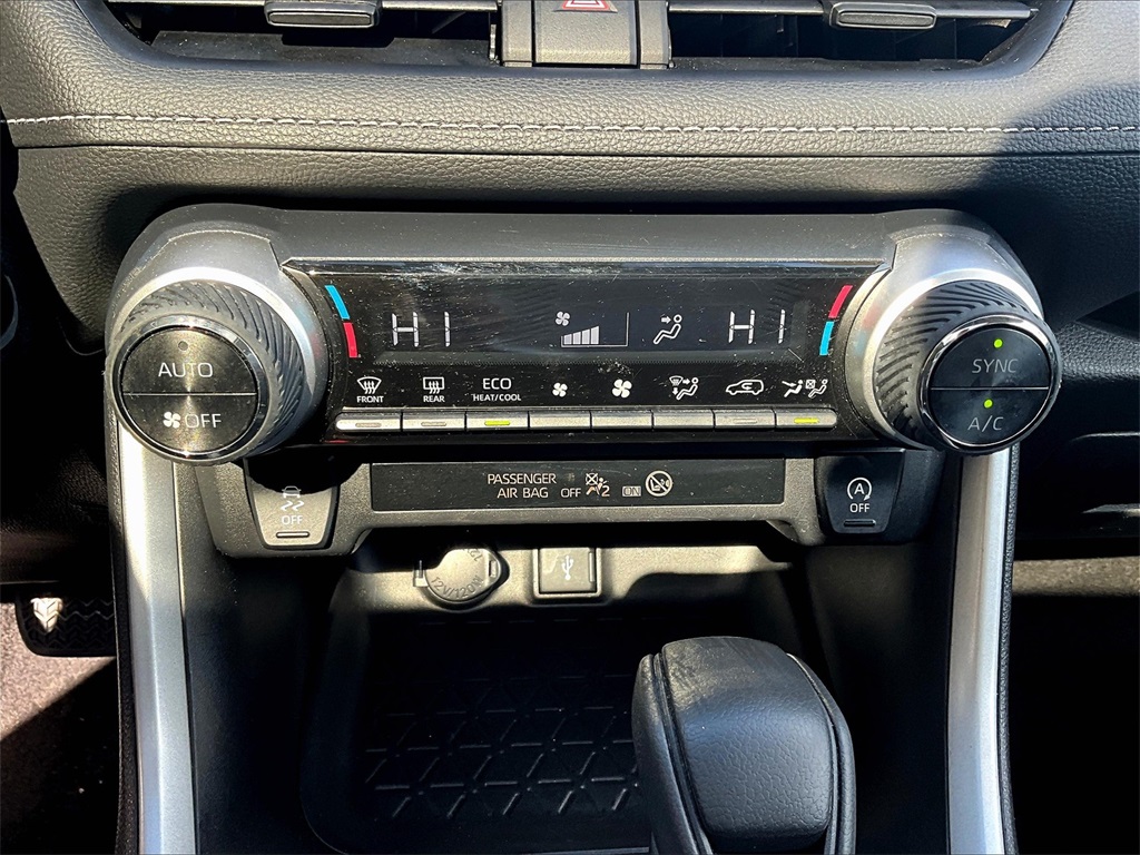 2021 Toyota RAV4 XLE - Photo 26