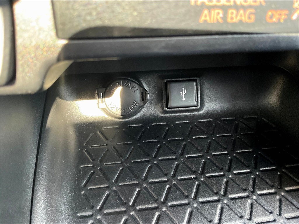 2021 Toyota RAV4 XLE - Photo 27
