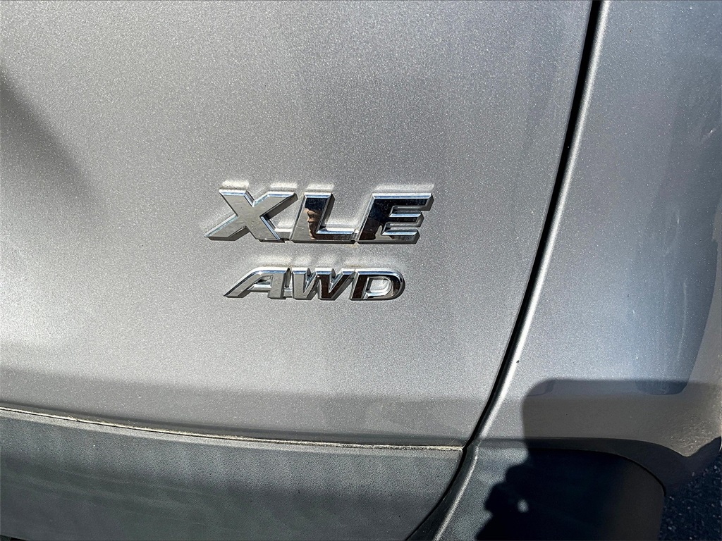 2021 Toyota RAV4 XLE - Photo 28