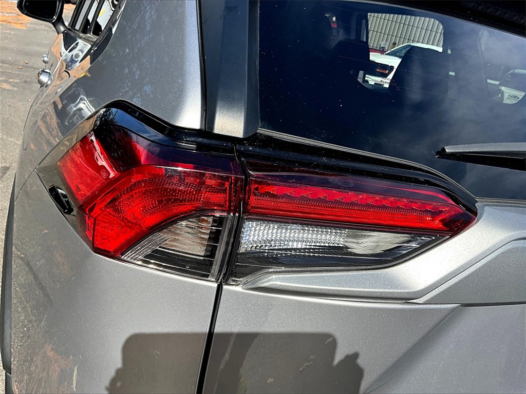 2021 Toyota RAV4 XLE - Photo 33