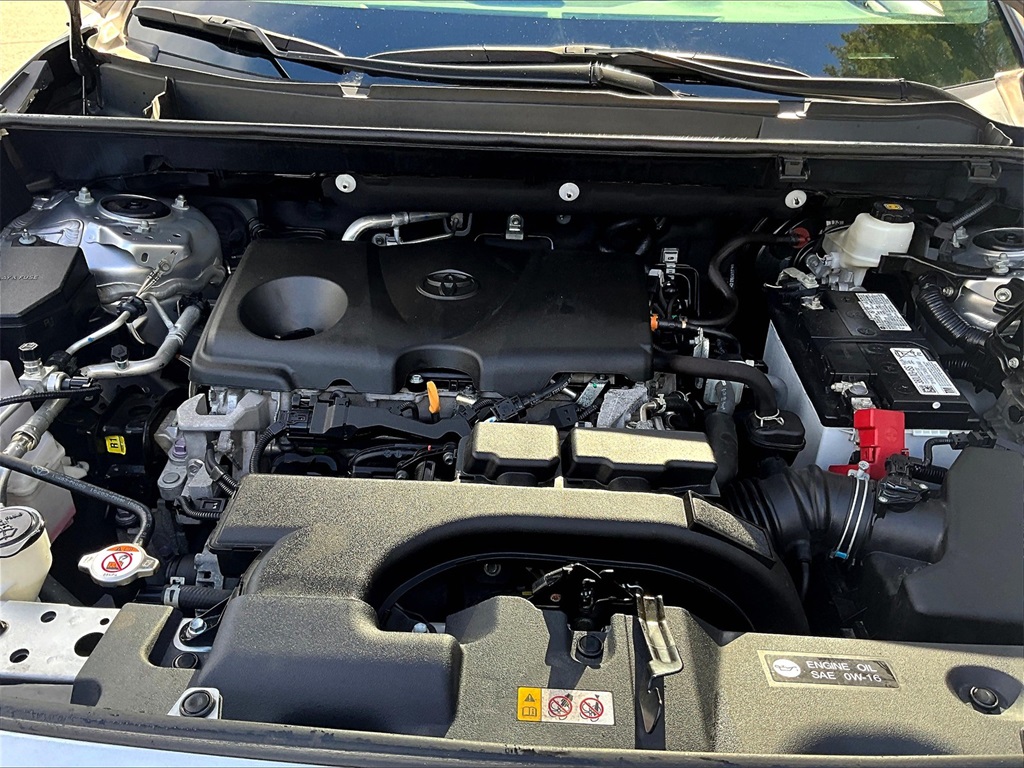 2021 Toyota RAV4 XLE - Photo 34