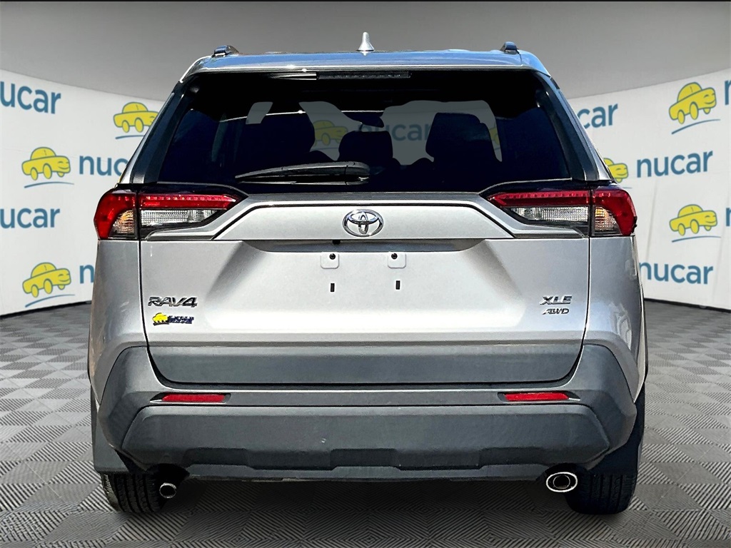 2021 Toyota RAV4 XLE - Photo 5