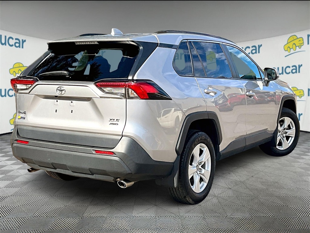 2021 Toyota RAV4 XLE - Photo 6