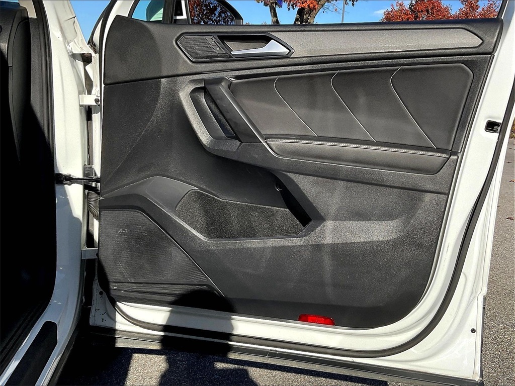 2022 Volkswagen Tiguan 2.0T SE - Photo 11