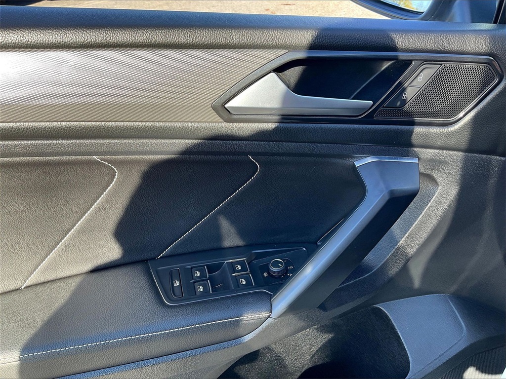 2022 Volkswagen Tiguan 2.0T SE - Photo 35