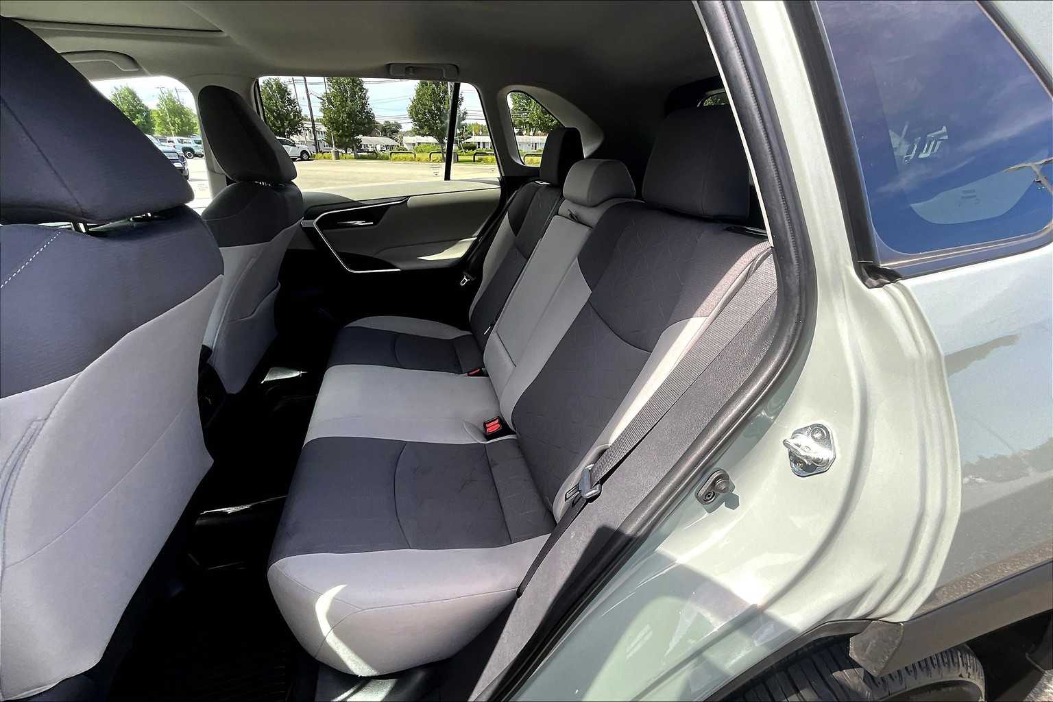 2022 Toyota RAV4 XLE - Photo 15