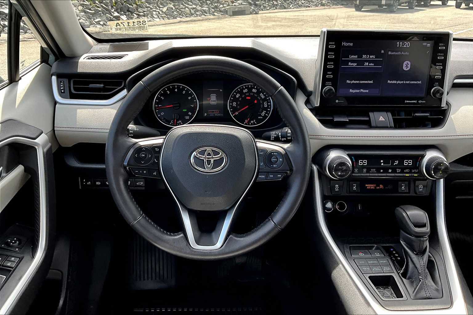 2022 Toyota RAV4 XLE - Photo 17