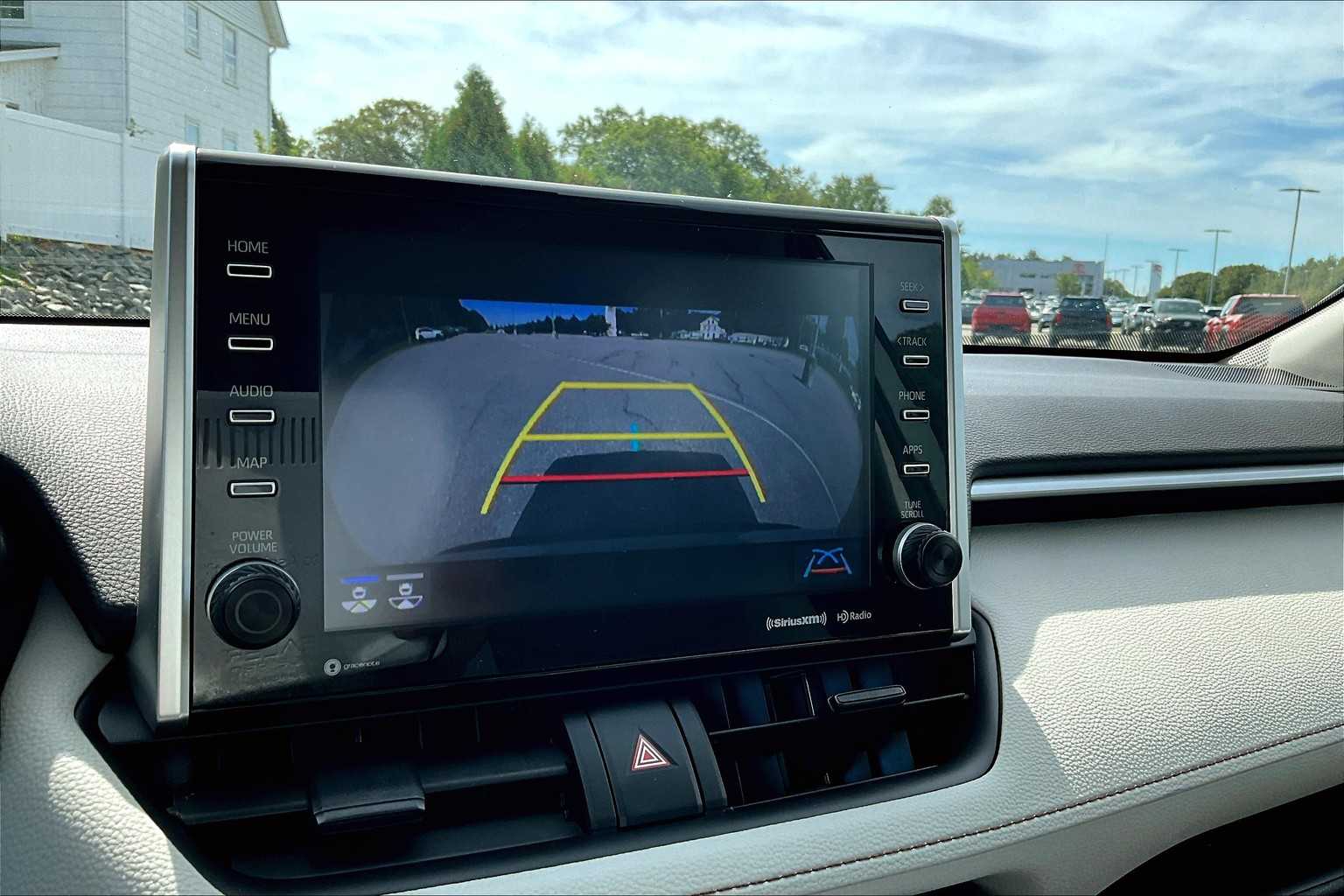2022 Toyota RAV4 XLE - Photo 19