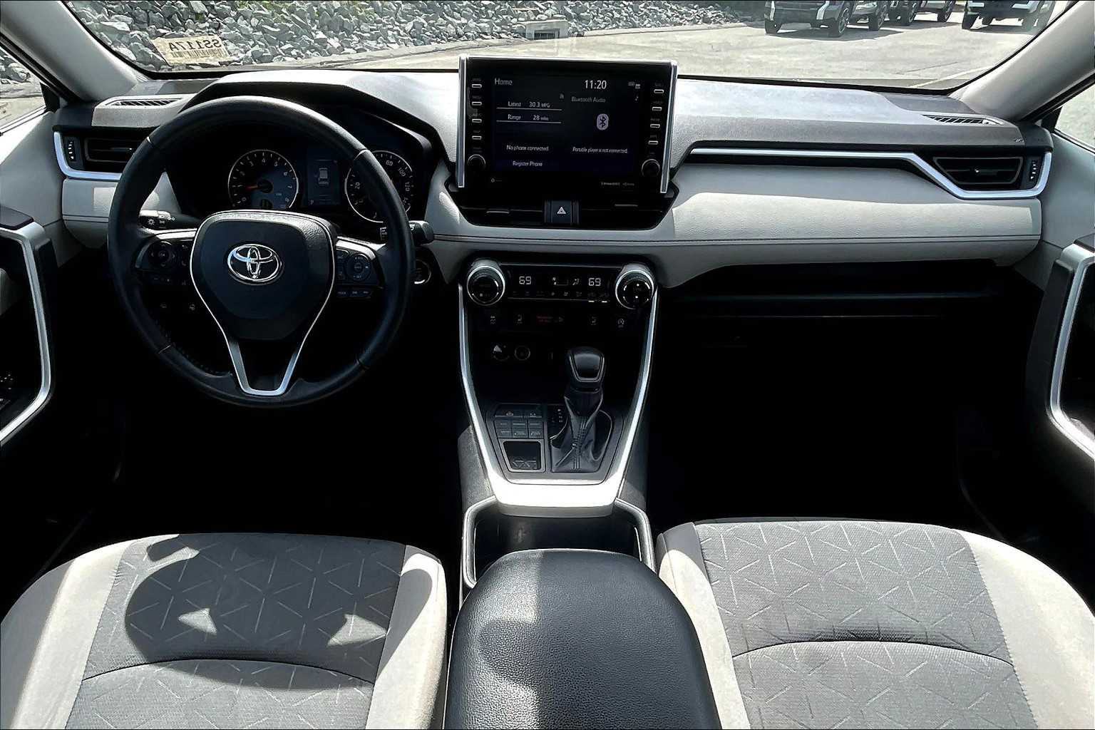 2022 Toyota RAV4 XLE - Photo 21