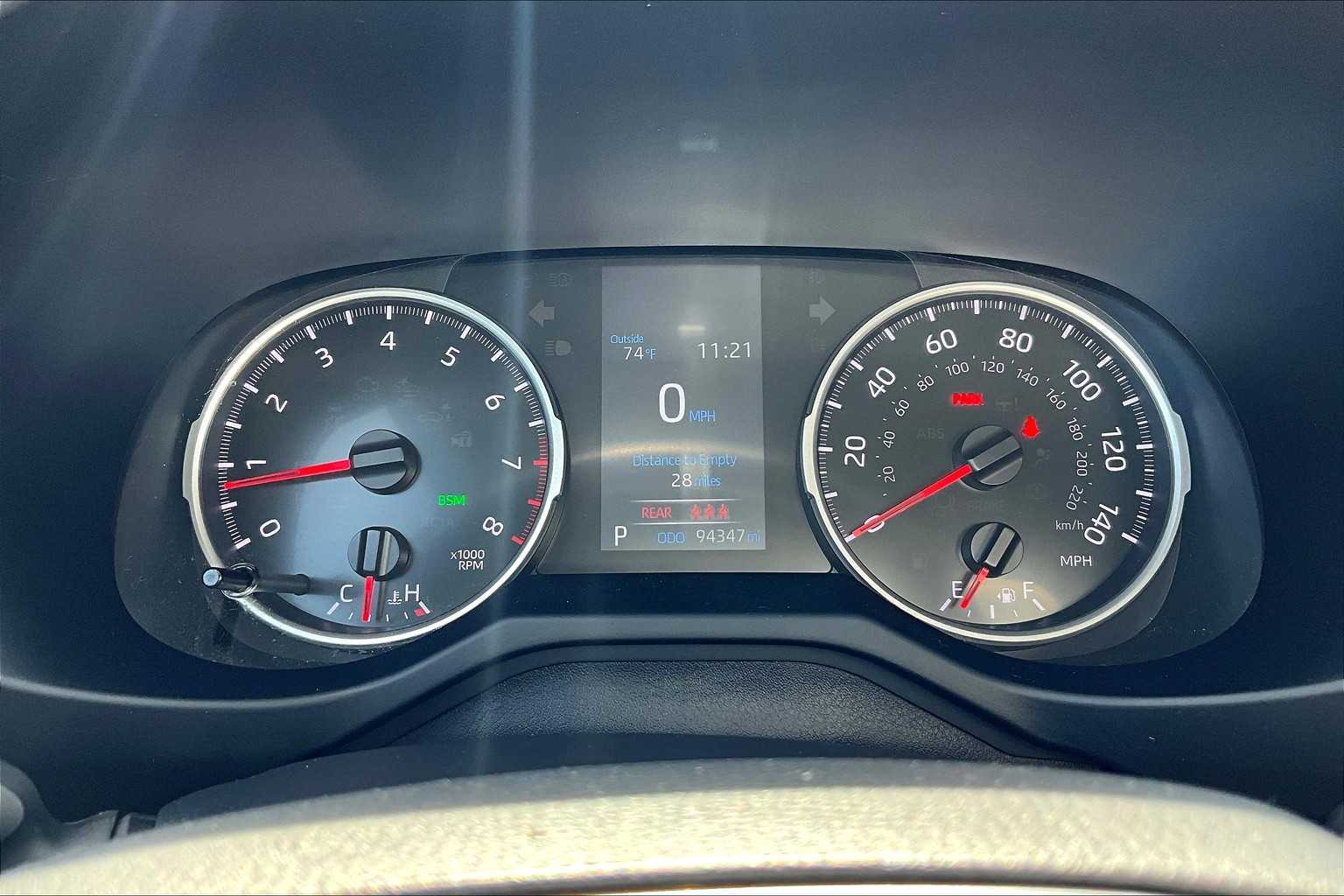 2022 Toyota RAV4 XLE - Photo 25