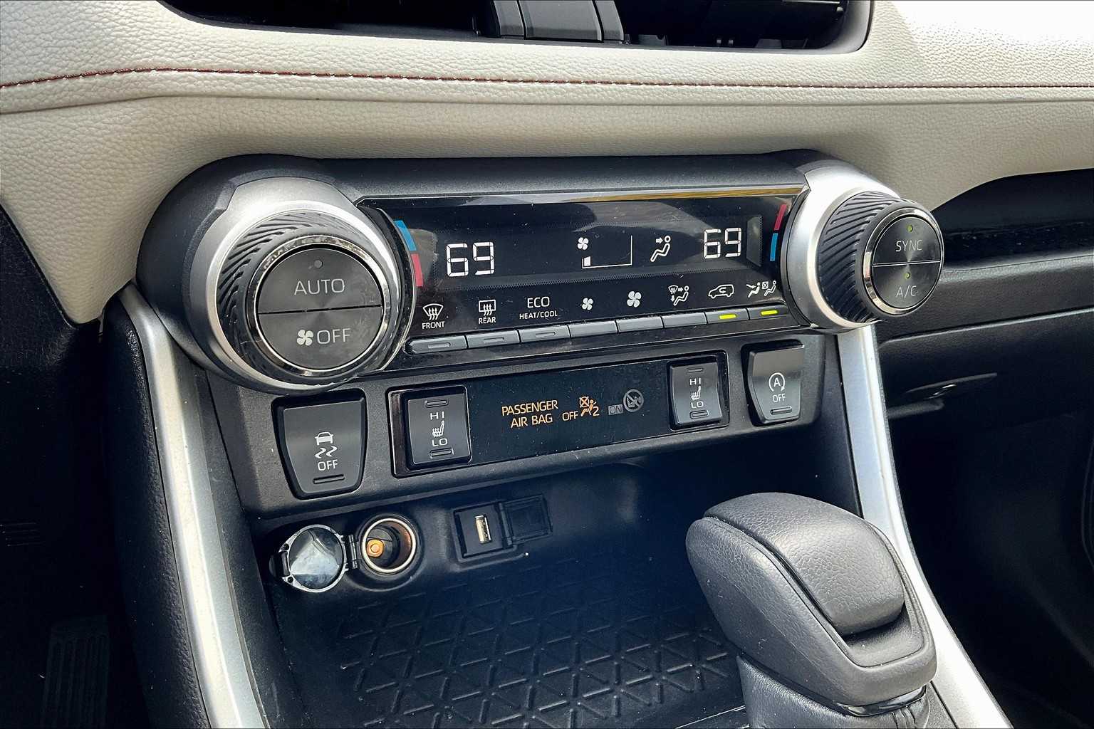 2022 Toyota RAV4 XLE - Photo 26