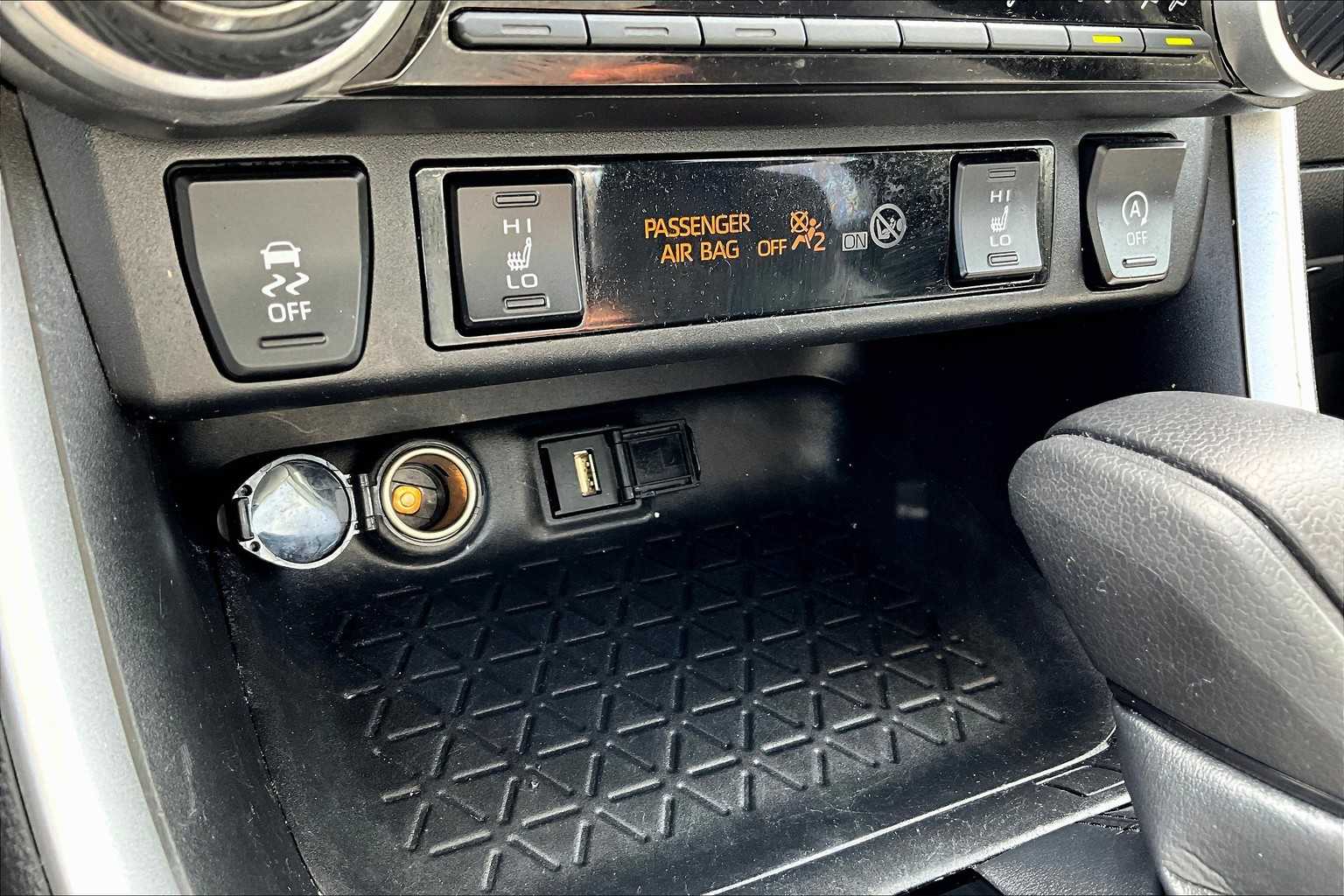 2022 Toyota RAV4 XLE - Photo 27