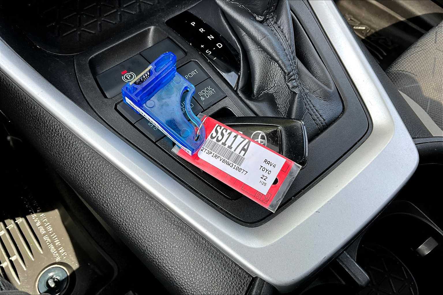 2022 Toyota RAV4 XLE - Photo 31