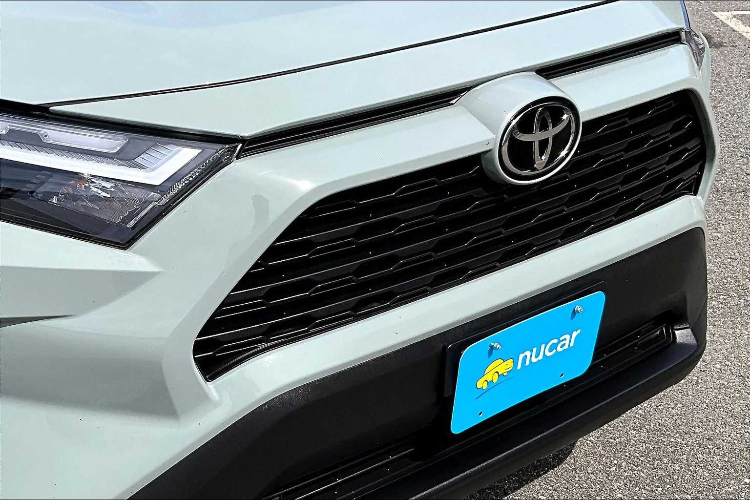 2022 Toyota RAV4 XLE - Photo 32