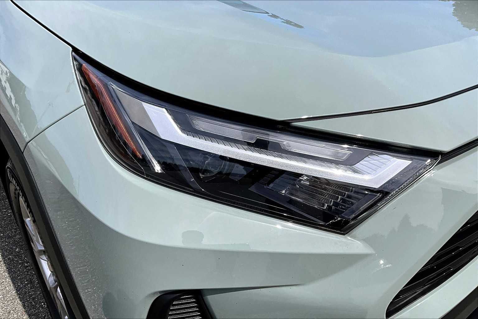 2022 Toyota RAV4 XLE - Photo 33