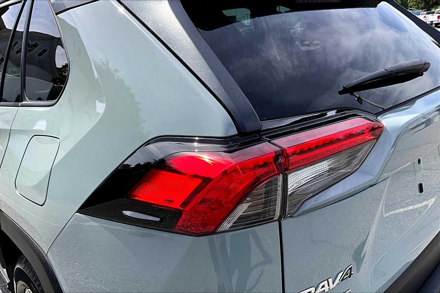 2022 Toyota RAV4 XLE - Photo 34