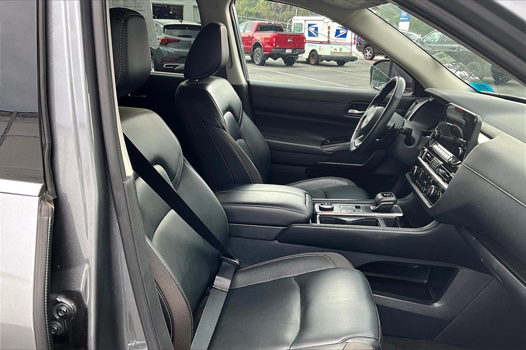 2023 Nissan Pathfinder SL - Photo 11