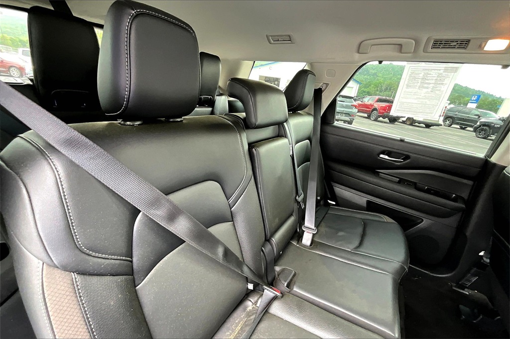2023 Nissan Pathfinder SL - Photo 16