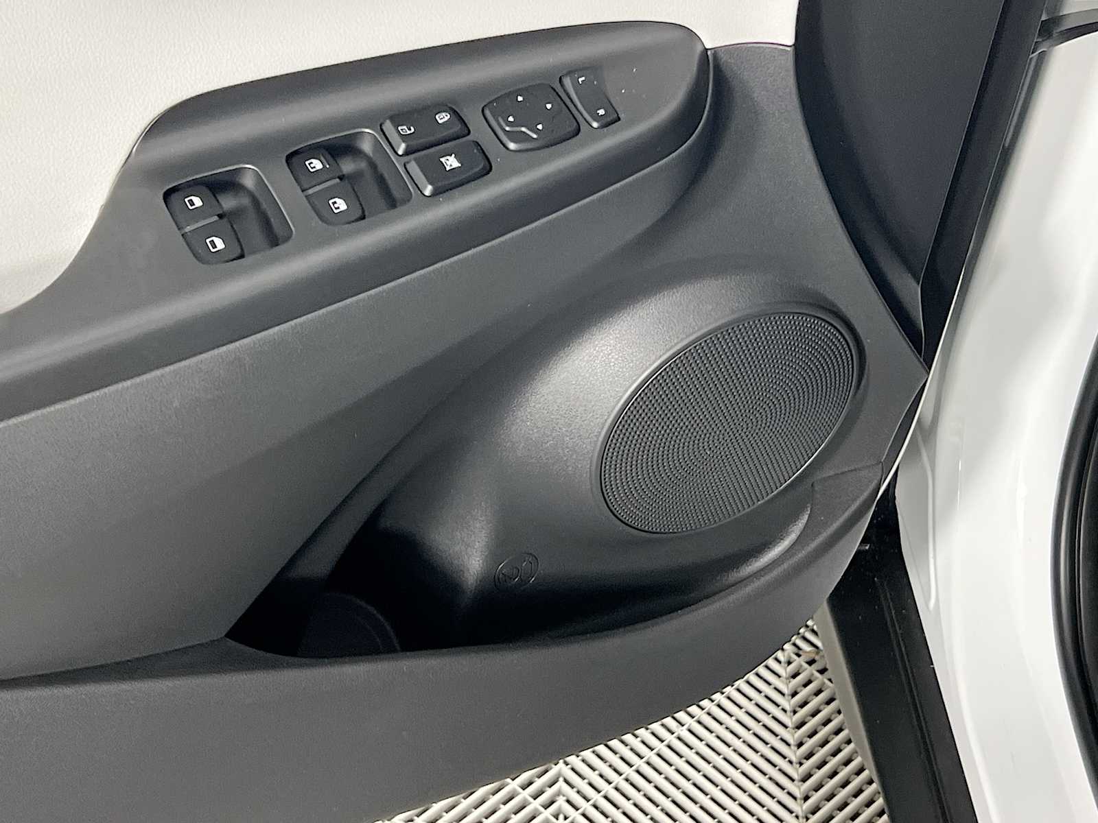 2023 Hyundai Kona SEL - Photo 18