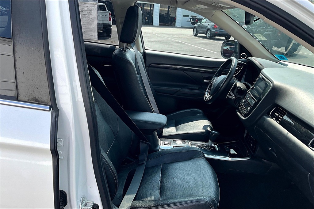 2017 Mitsubishi Outlander GT - Photo 11