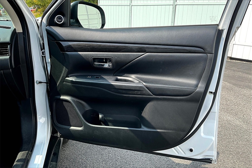 2017 Mitsubishi Outlander GT - Photo 12