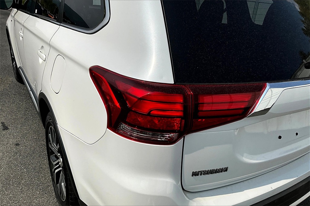2017 Mitsubishi Outlander GT - Photo 32