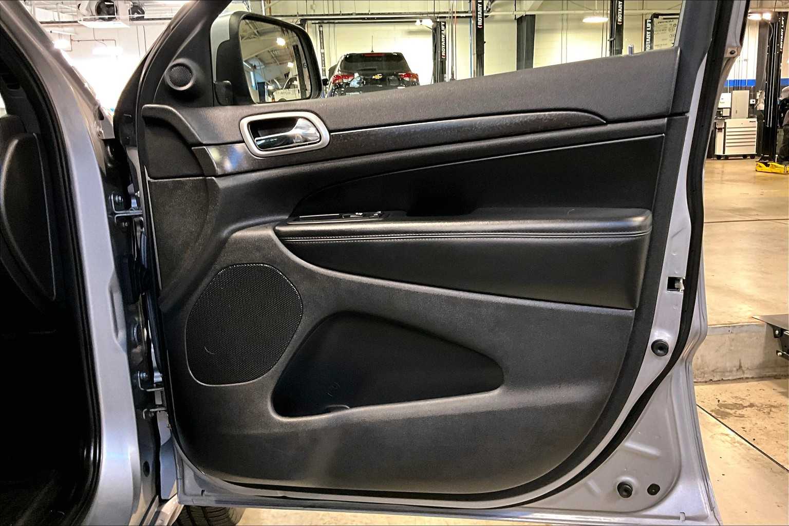 2018 Jeep Grand Cherokee Altitude - Photo 12