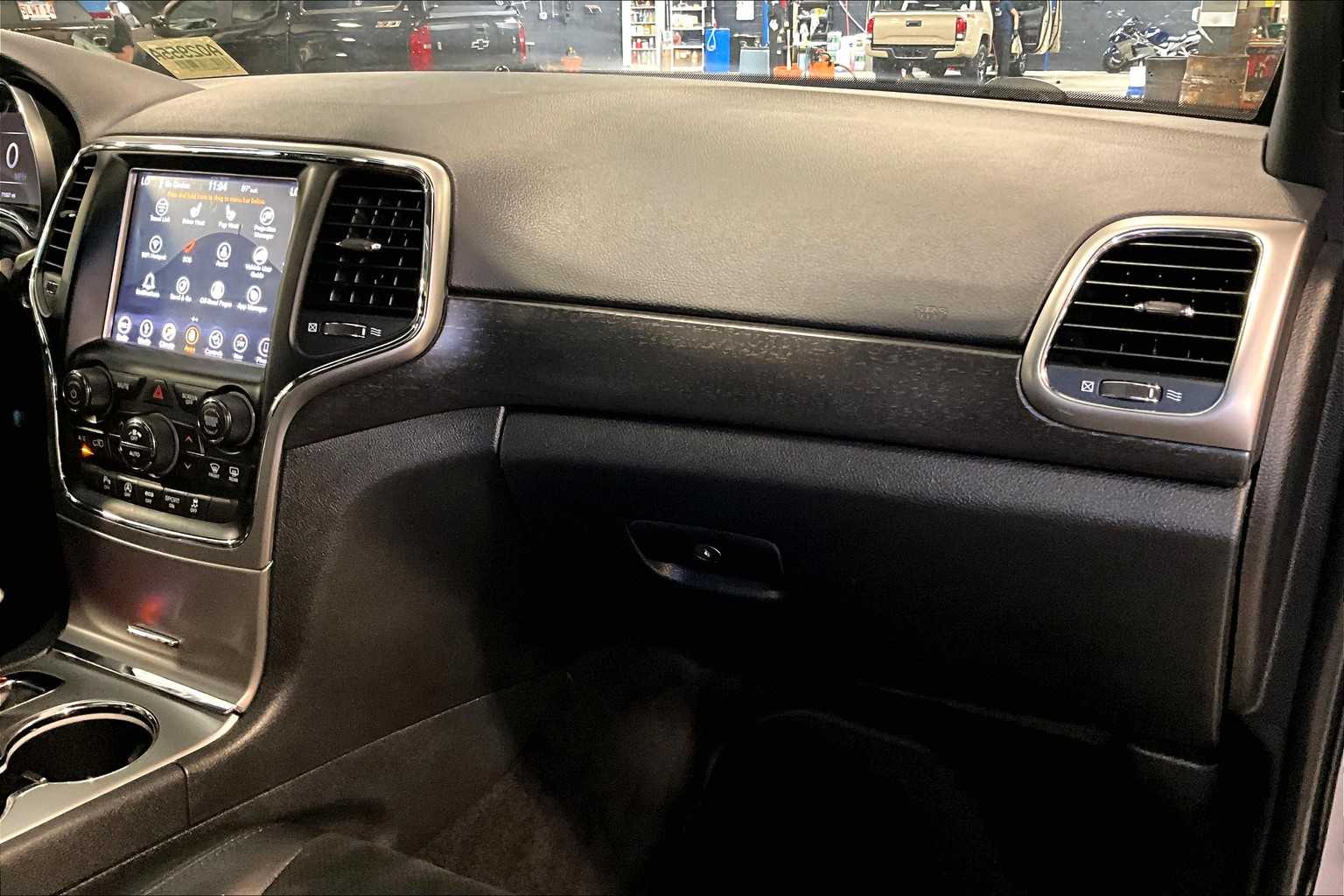 2018 Jeep Grand Cherokee Altitude - Photo 13