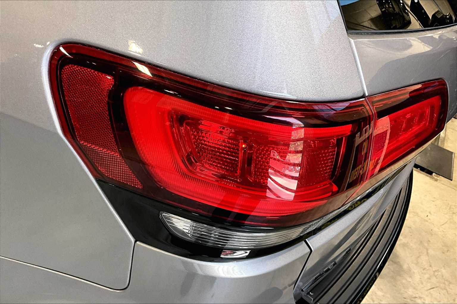 2018 Jeep Grand Cherokee Altitude - Photo 35