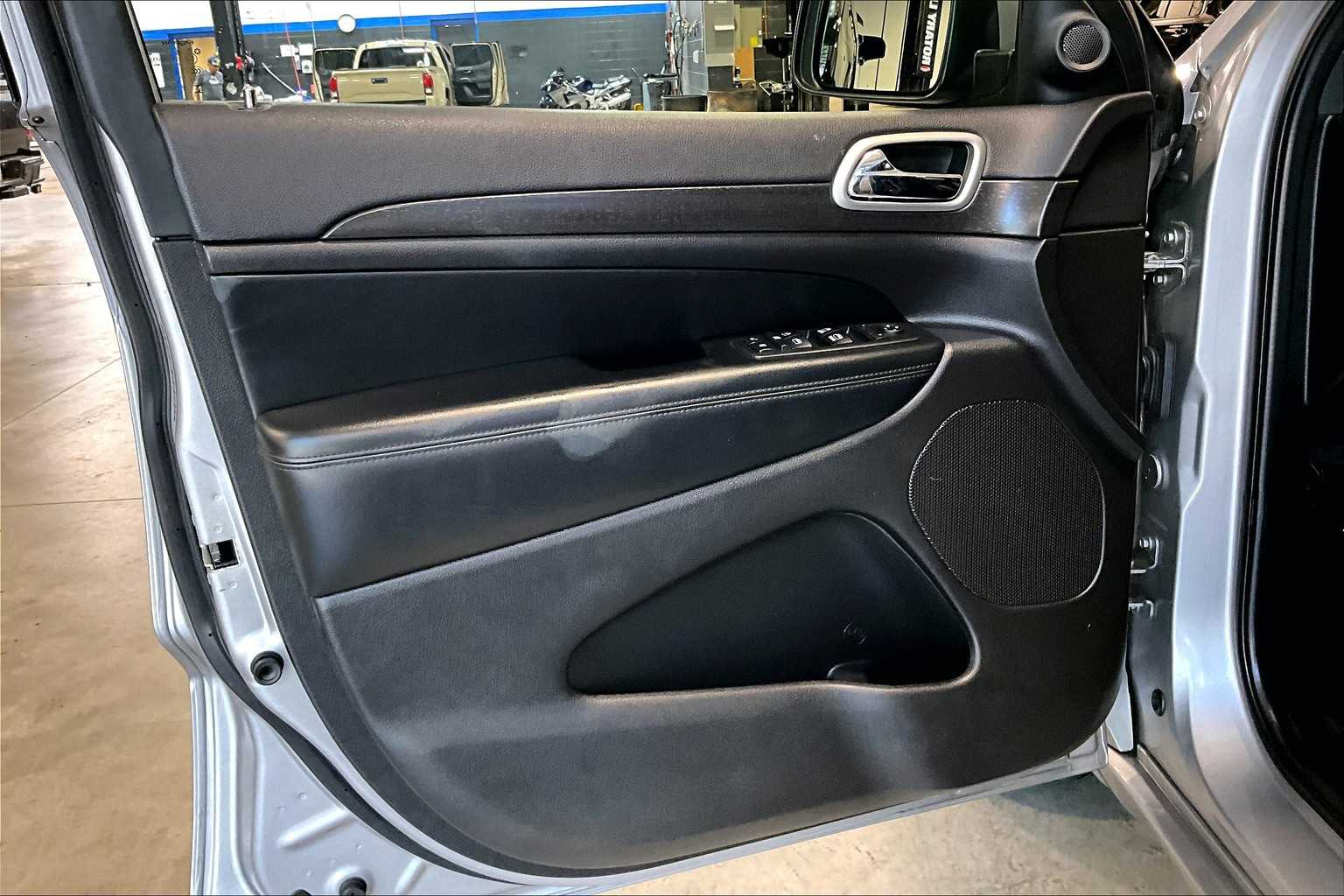 2018 Jeep Grand Cherokee Altitude - Photo 9