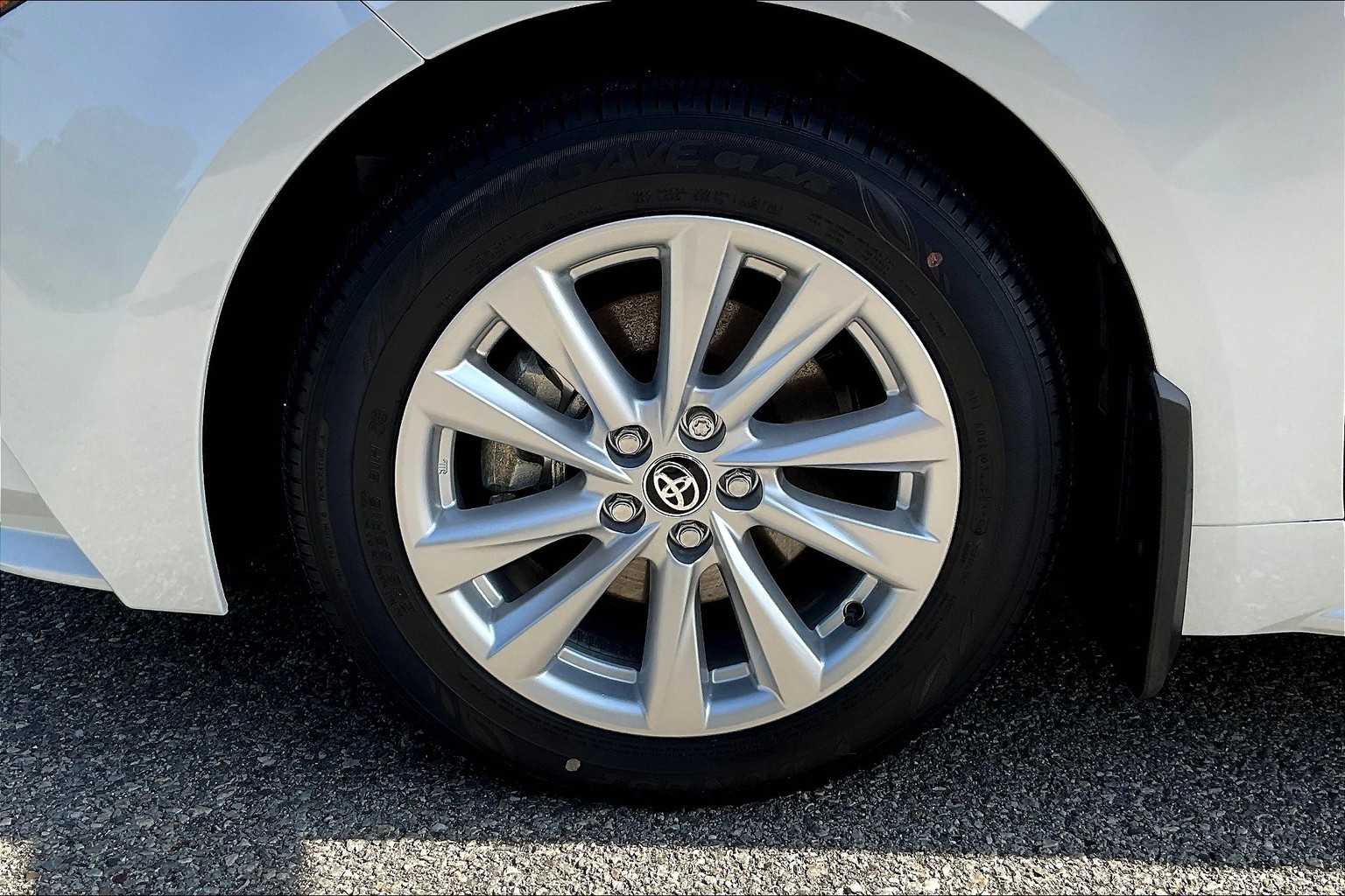 2025 Toyota Corolla Hybrid LE - Photo 13