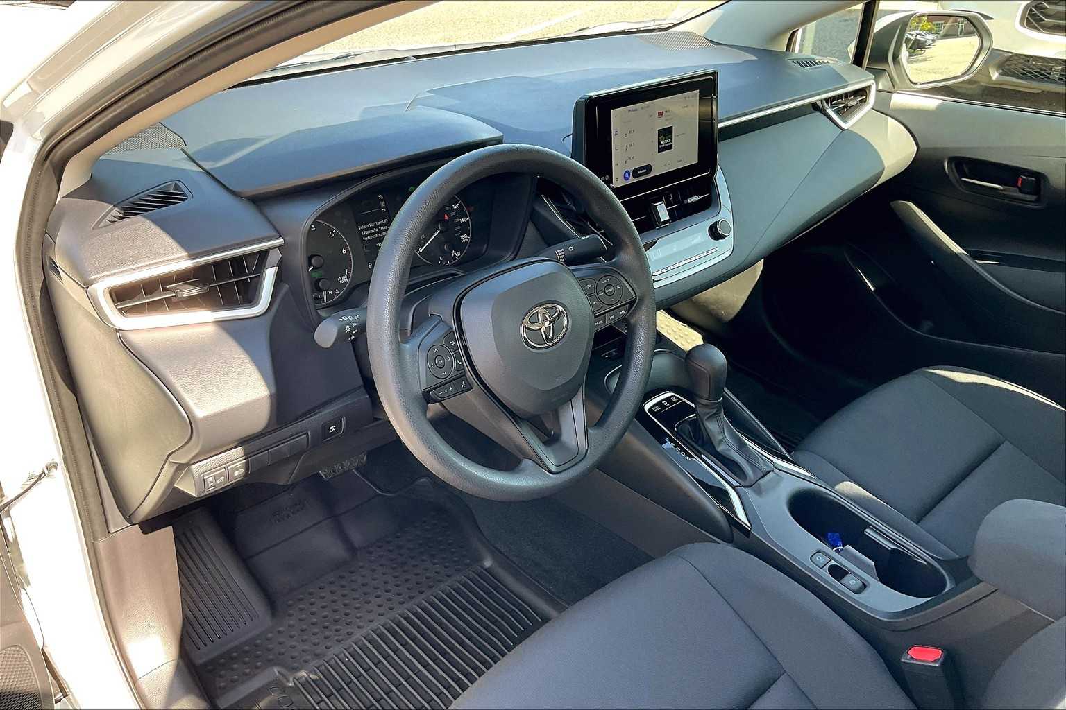 2025 Toyota Corolla Hybrid LE - Photo 15