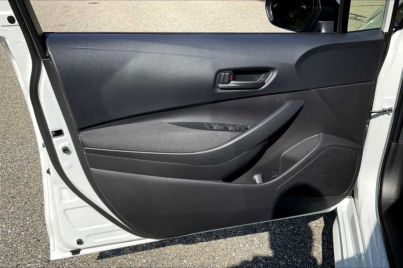 2025 Toyota Corolla Hybrid LE - Photo 17