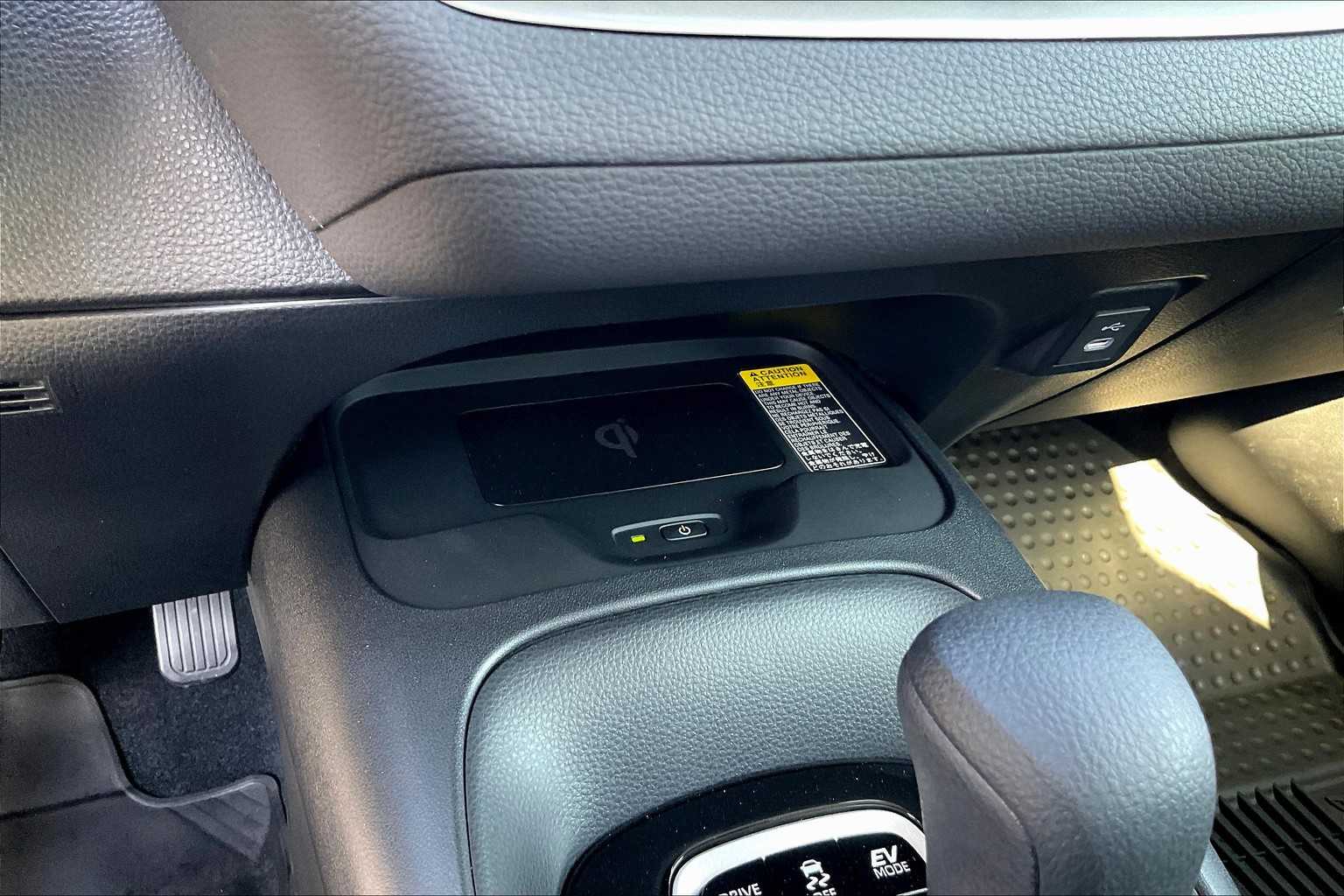 2025 Toyota Corolla Hybrid LE - Photo 38