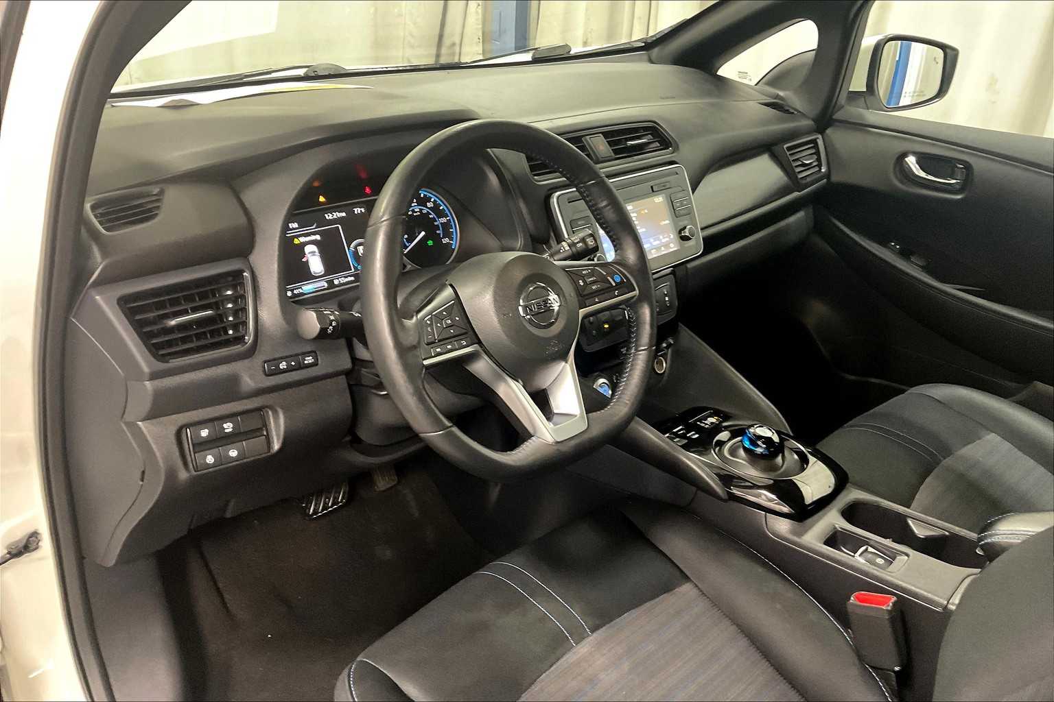 2018 Nissan LEAF SV - Photo 8
