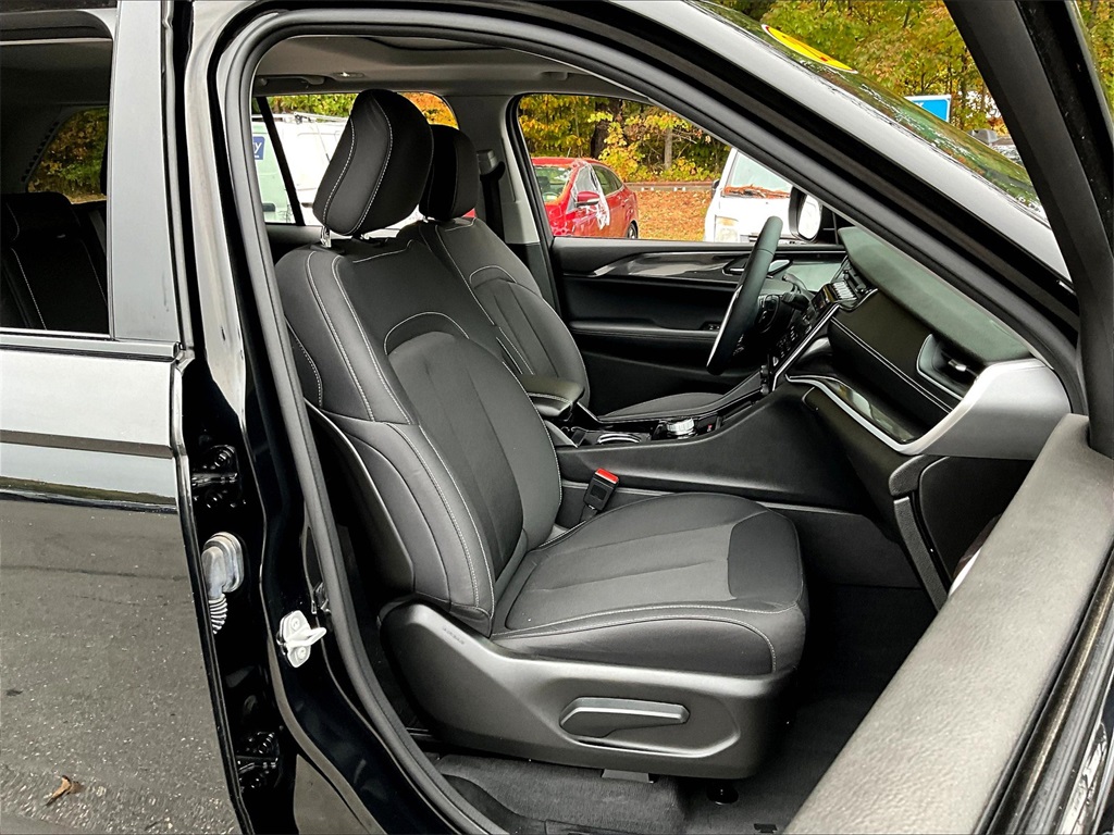 2023 Jeep Grand Cherokee Laredo - Photo 11