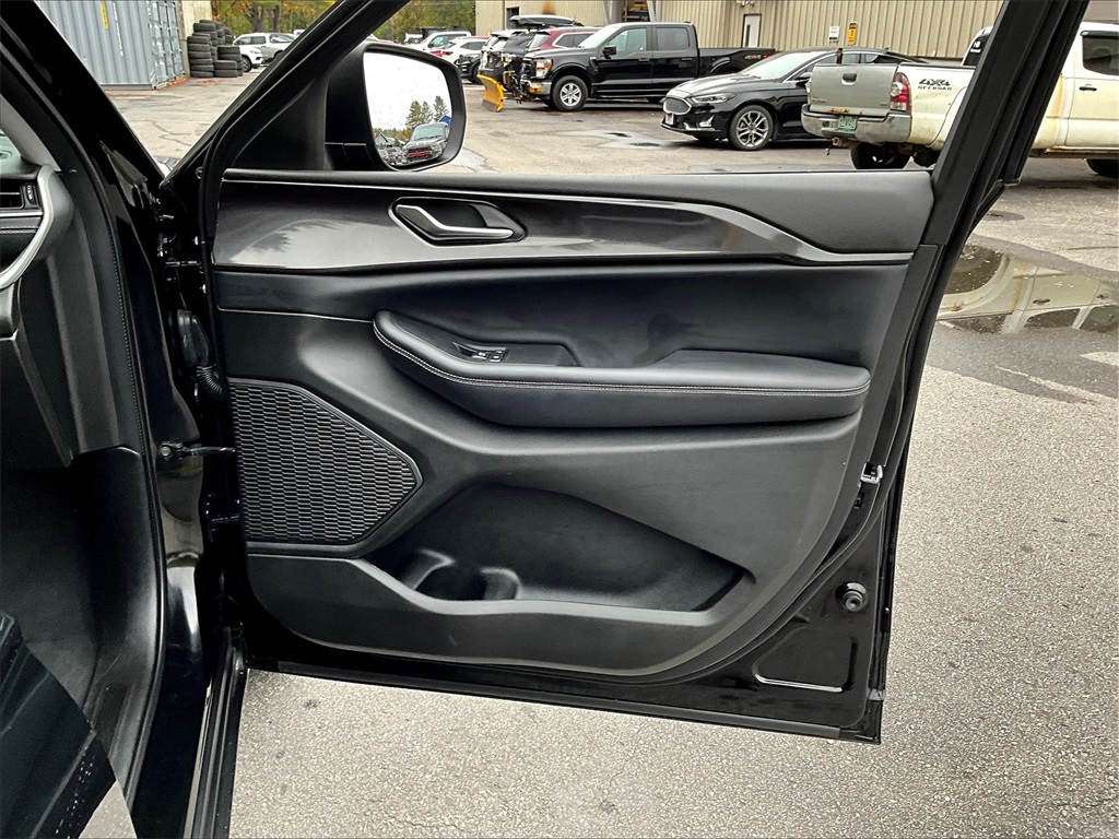 2023 Jeep Grand Cherokee Laredo - Photo 12