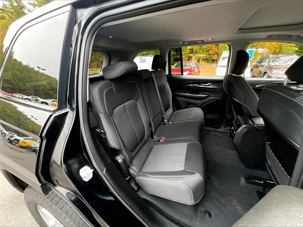 2023 Jeep Grand Cherokee Laredo - Photo 16