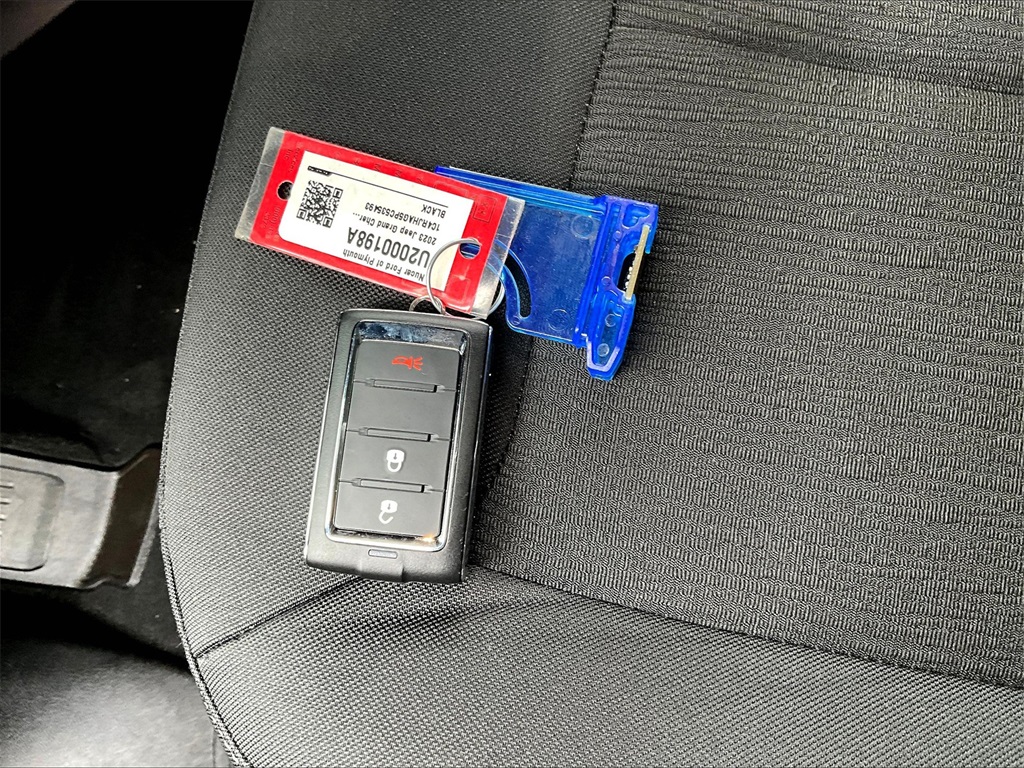 2023 Jeep Grand Cherokee Laredo - Photo 31