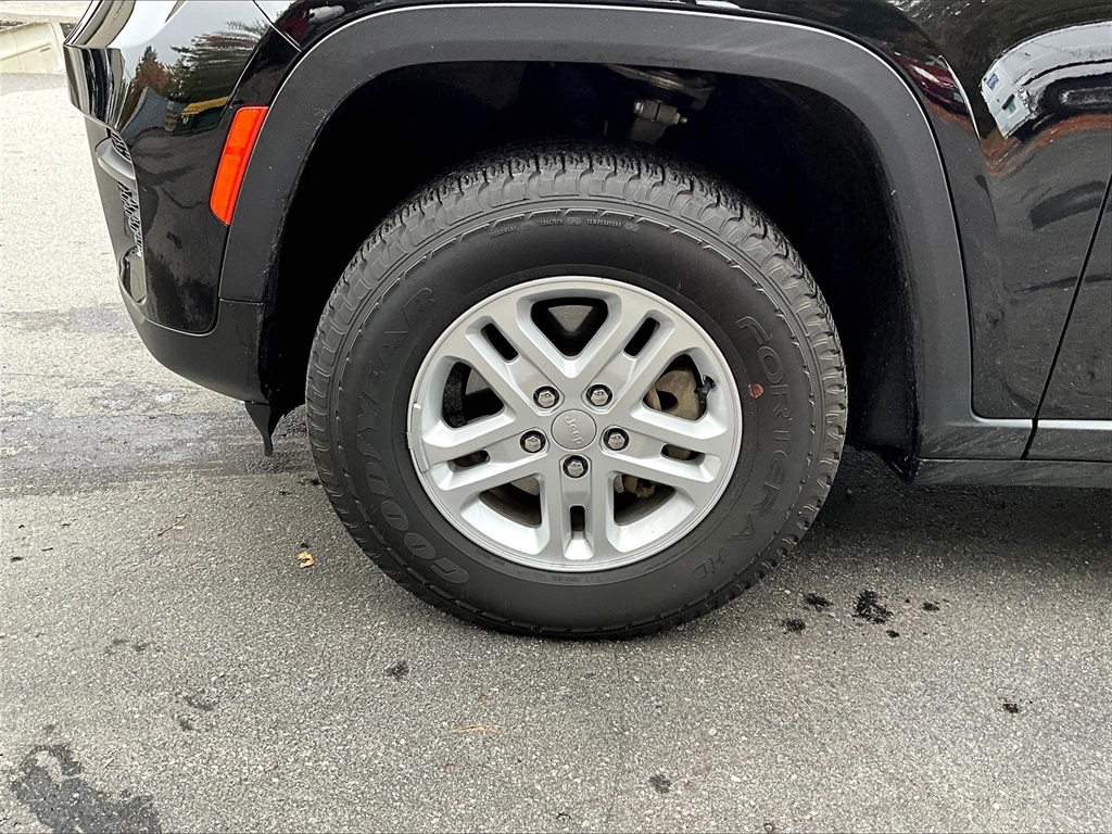 2023 Jeep Grand Cherokee Laredo - Photo 7